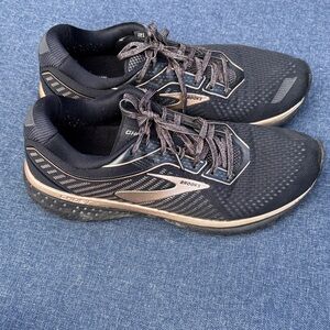 Brooks Ghost 12 Black and Gold Athletic Shoes size 9 men’s 10.5 women’s $89